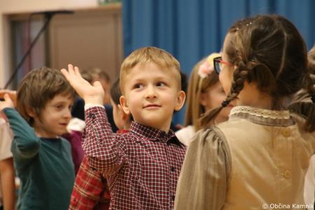 Otroci Osnovne šole Marije Vere Mi smo svet, mi smo otroci (39)